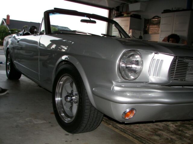 Ford Mustang 1965 image number 2