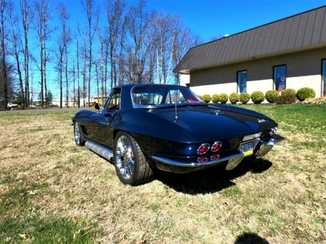 Chevrolet Corvette 1965 image number 1