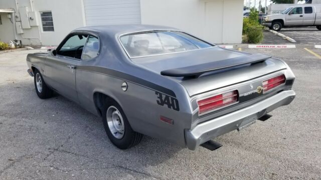 Plymouth Duster 1972 image number 30