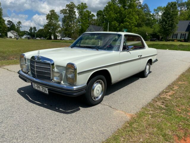 Mercedes-Benz 200-Series 1972 image number 0