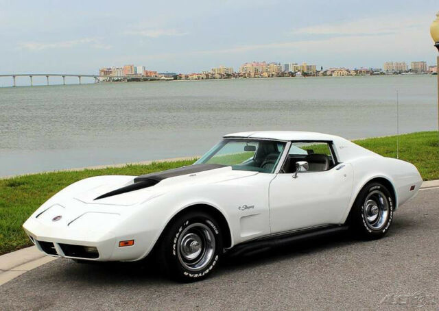 Chevrolet Corvette 1974 image number 2