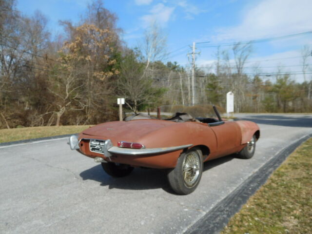 Jaguar E-Type 1961 image number 2