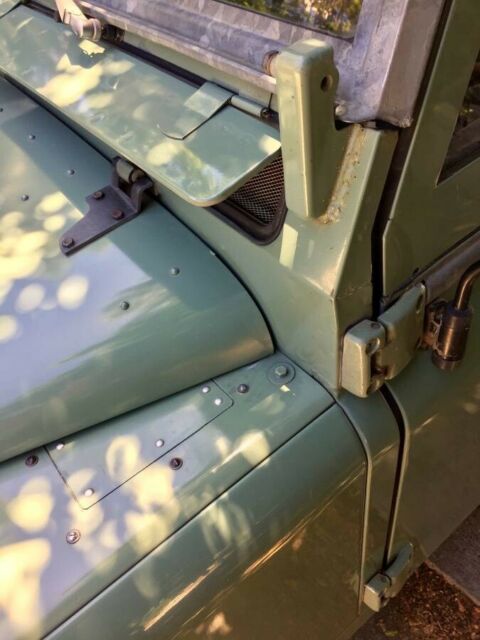 Land Rover Defender 1972 image number 16