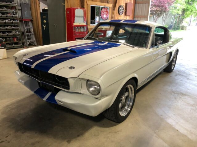 Ford Mustang 1965 image number 29