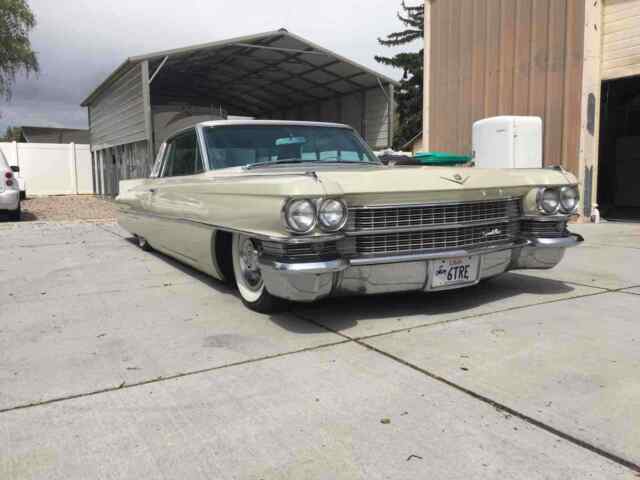 Cadillac Coupe Deville 1963 image number 15