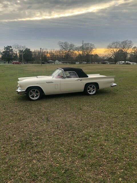 Ford Thunderbird 1957 image number 0