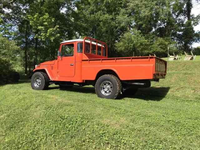 Toyota FJ45 land cruiser 1977 image number 2