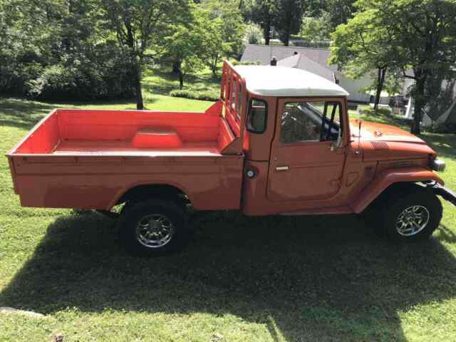 Toyota FJ45 land cruiser 1977 image number 27