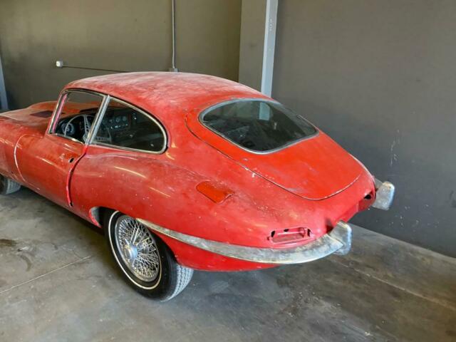 Jaguar E-Type 1966 image number 10