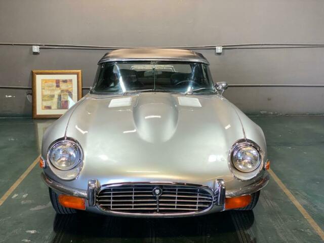 Jaguar E-Type 1974 image number 2