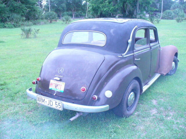 Mercedes-Benz 200-Series 1953 image number 21