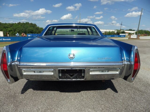 Cadillac Fleetwood 1972 image number 35