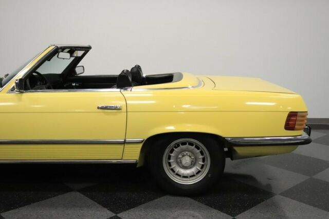 Mercedes-Benz SL-Class 1973 image number 41