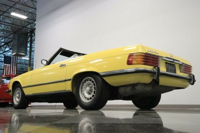 Mercedes-Benz SL-Class 1973 image number 45