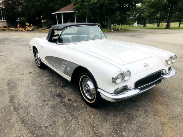 Chevrolet Corvette 1961 image number 23