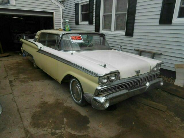 Ford Galaxie 1959 image number 0