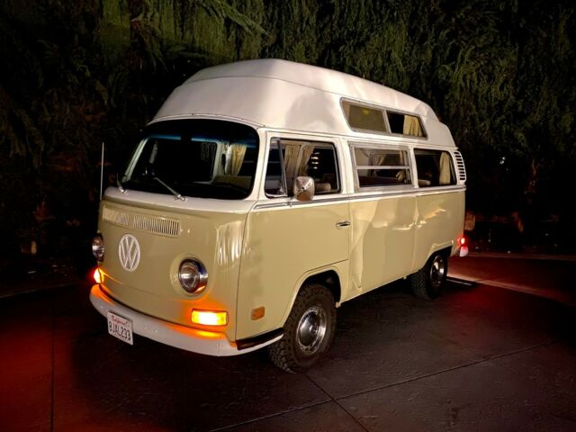 Volkswagen Bus/Vanagon 1972 image number 0