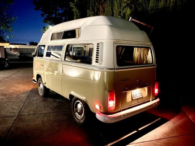 Volkswagen Bus/Vanagon 1972 image number 22