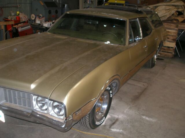 Oldsmobile Custom Cruiser 1969 image number 15