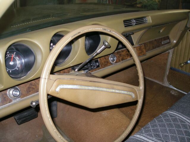 Oldsmobile Custom Cruiser 1969 image number 3