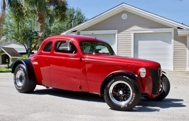 Ford Coupe Deluxe 1940 image number 1