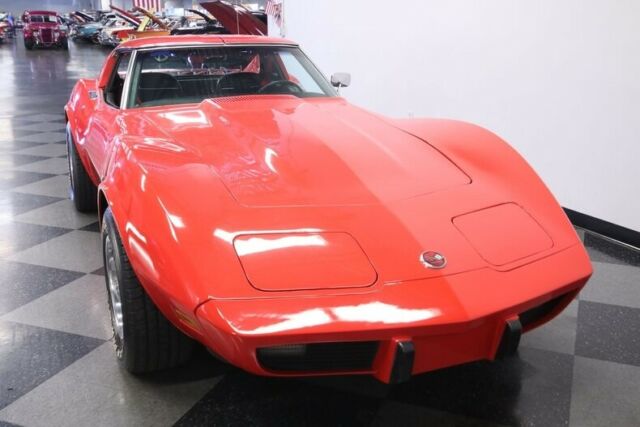 Chevrolet Corvette 1975 image number 18