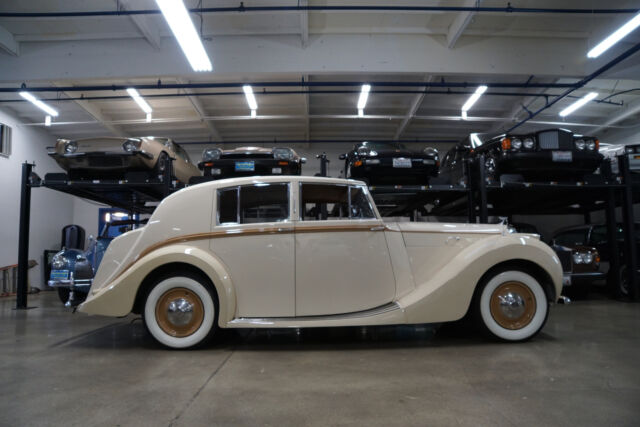 Bentley MARK VI 4.25L ALUMINUM FREESTONE & WEBB COACHBUILT 1947 image number 2