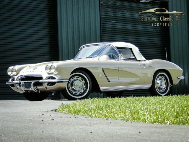 Chevrolet Corvette 1962 image number 24