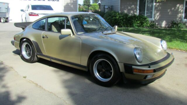 Porsche 911 1977 image number 2