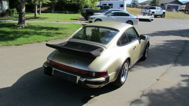 Porsche 911 1977 image number 26