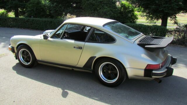 Porsche 911 1977 image number 29