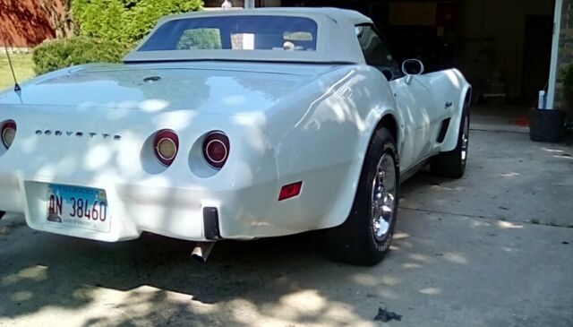 Chevrolet Corvette 1975 image number 2