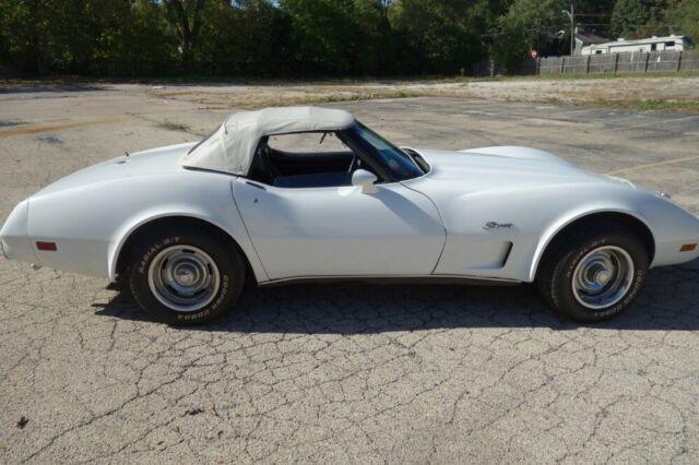 Chevrolet Corvette 1975 image number 22