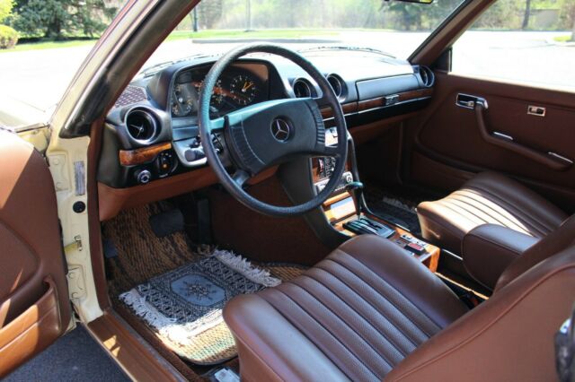 Mercedes-Benz 300-Series 1978 image number 21