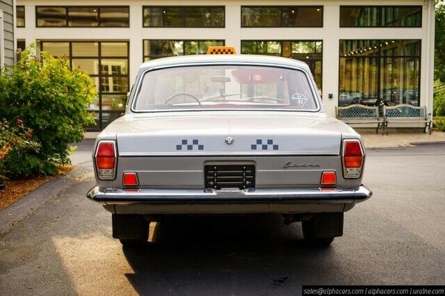 Volga GAZ M24 Moscow Taxi 1976 image number 5