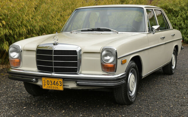 Mercedes-Benz 200-Series 1970 image number 0