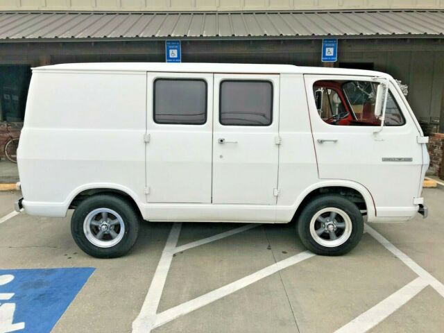 Chevrolet G10 Van 1966 image number 1