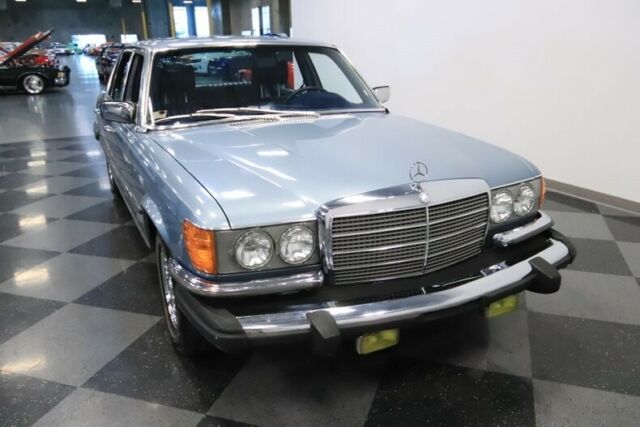 Mercedes-Benz 400-Series 1979 image number 18