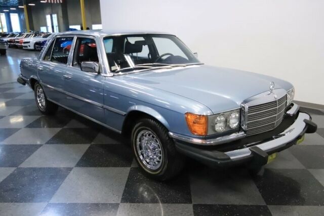 Mercedes-Benz 400-Series 1979 image number 41