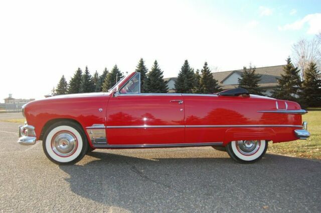 Ford Deluxe 2 Door Convertible 1951 image number 2