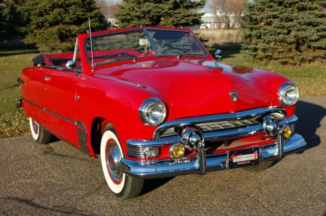 Ford Deluxe 2 Door Convertible 1951 image number 27