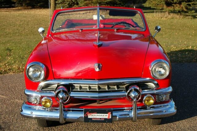 Ford Deluxe 2 Door Convertible 1951 image number 31