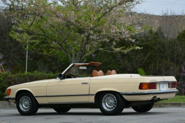 Mercedes-Benz SL-Class 1976 image number 20