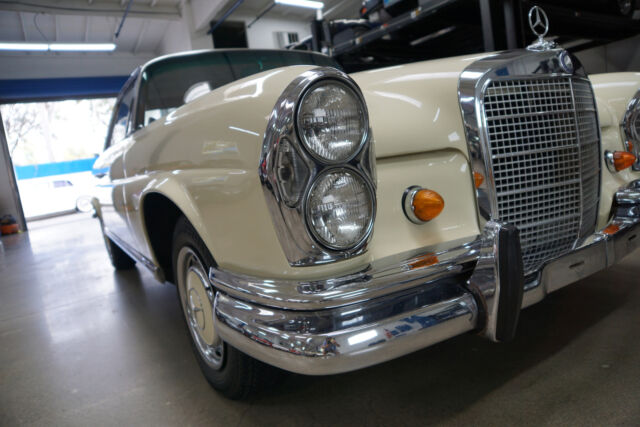 Mercedes-Benz 280SE 2.8 6 cyl 2 Door Coupe 1969 image number 31