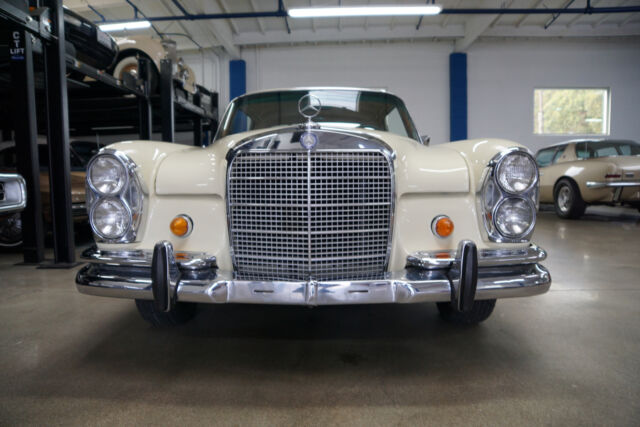 Mercedes-Benz 280SE 2.8 6 cyl 2 Door Coupe 1969 image number 33