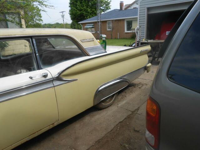 Ford Galaxie 1959 image number 16