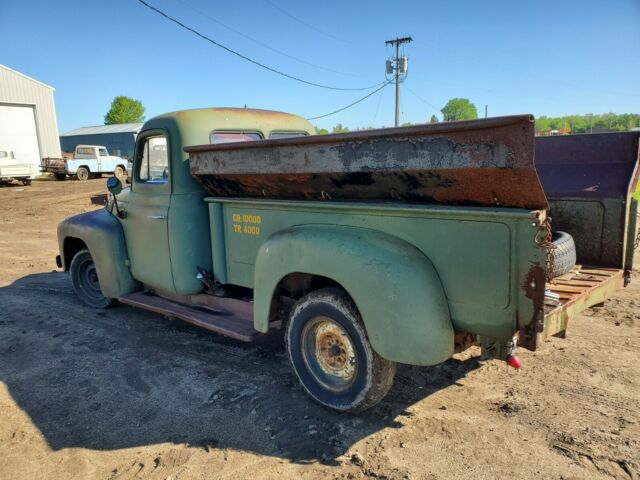 International Harvester L110 1952 image number 17