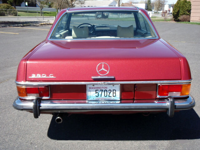 Mercedes-Benz 200-Series 1973 image number 26