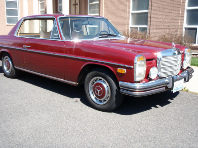 Mercedes-Benz 200-Series 1973 image number 28