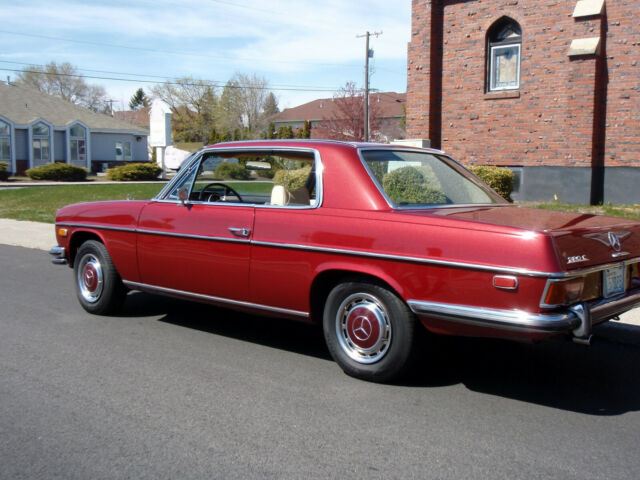 Mercedes-Benz 200-Series 1973 image number 45